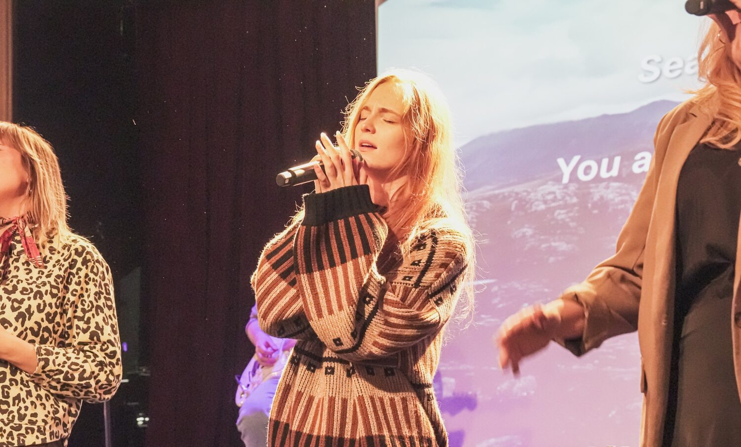 Ema performing live